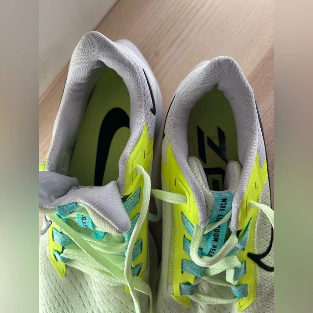 EUC Nike
Air Zoom Pegasus 38 sneakers - Picture 4 of 9